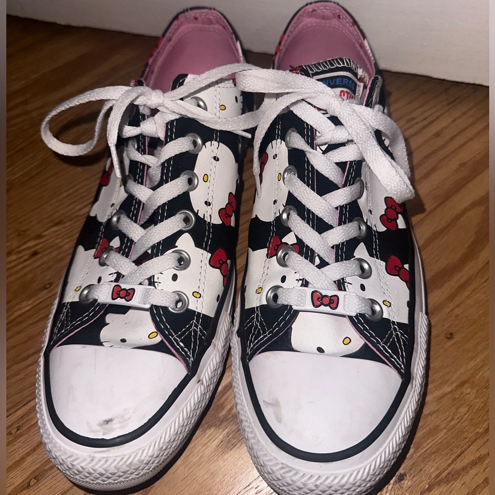 Hello Kitty Low-Top Converse